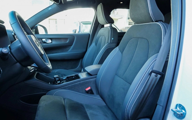 Volvo XC 40 cena 229900 przebieg: 5850, rok produkcji 2023 z Lubniewice małe 436